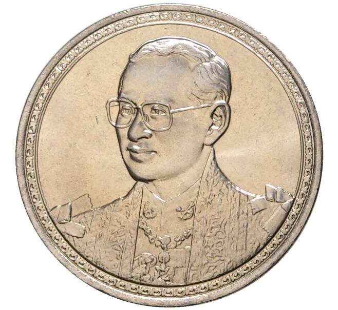 Монета 20 бат 2002 года (BE 2545) Таиланд «75 лет со дня рождения Короля Рамы IX» (Артикул: K11-77022) — Фото №1
