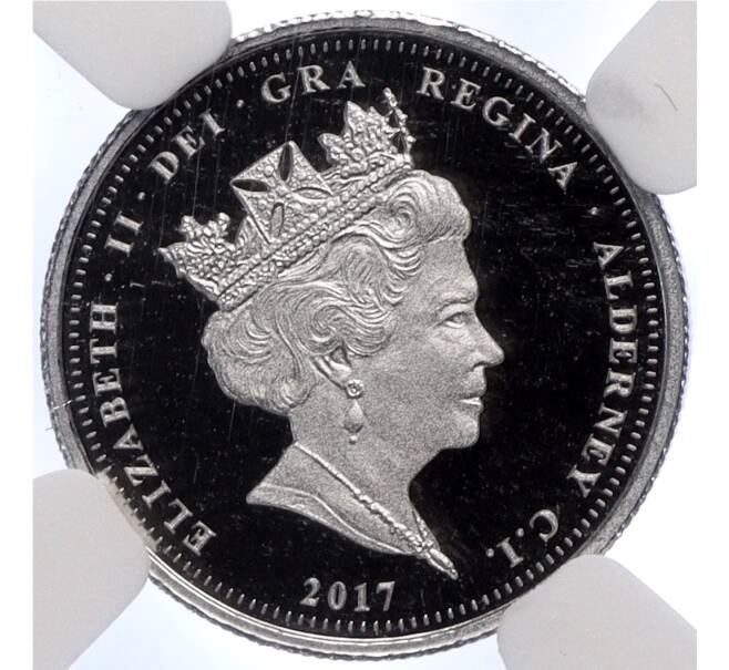 Монета 1/4 соверена 2017 года Олдерни «70 лет свадьбе Елизаветы и Филиппа» в слабе NGC (PF70 ULTRA CAMEO) (Артикул M2-70329)