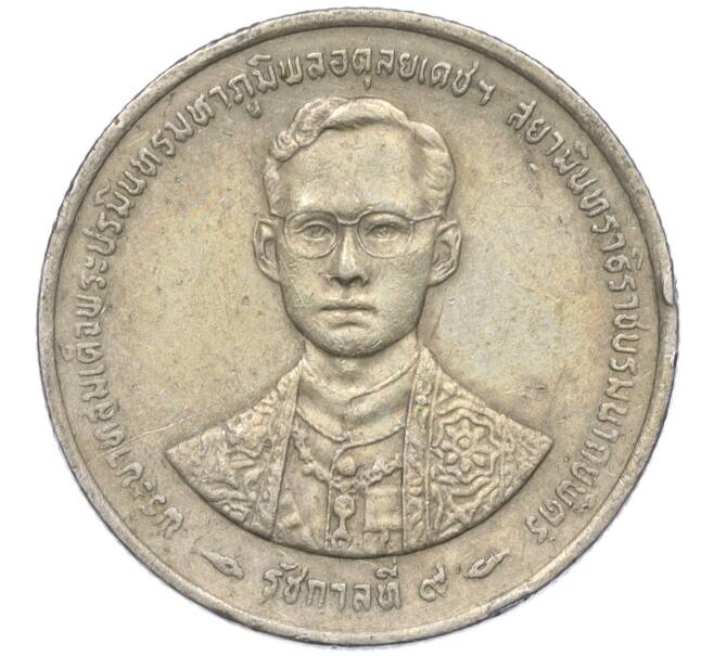 Монета 1 бат 1996 года (BE 2539) Таиланд «50 лет правления Короля Рамы IX» (Артикул K11-112996)