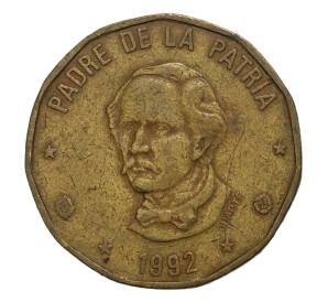 1 песо 1992 года Доминиканская республика (надпись под портретом) — Фото №1