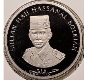 50 сен 1996 года Бруней «50 лет со дня рождения Султана Хассанала Болкиаха» (в буклете)