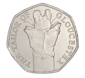 50 пенсов 2018 года Велкобритания «150 лет со дня рождения Беатрис Поттер — Глостерский портной» — Фото №1