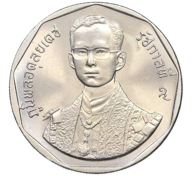 Монета 5 бат 1988 года (BE 2531) Таиланд «42 года правления Короля Рамы IX» (Артикул: M2-82149) — Фото №1