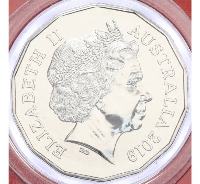 Монета 50 центов 2019 года Австралия «Китайский гороскоп — Год свиньи» (в буклете) (Артикул: T11-16322) — Фото №2