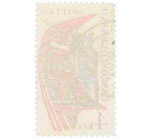 Почтовая марка 4 кроны 1981 года Чехословакия «Член партии держит в руках флаг с символикой промышленности» — Фото №2