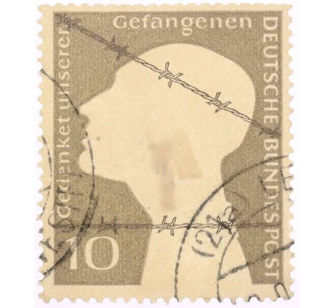 Почтовая марка 10 пфеннигов 1953 года Западная Германия (ФРГ) «Немецкие военнопленные — Заключенный за колючей проволокой» (Артикул: T11-26037) — Фото №1