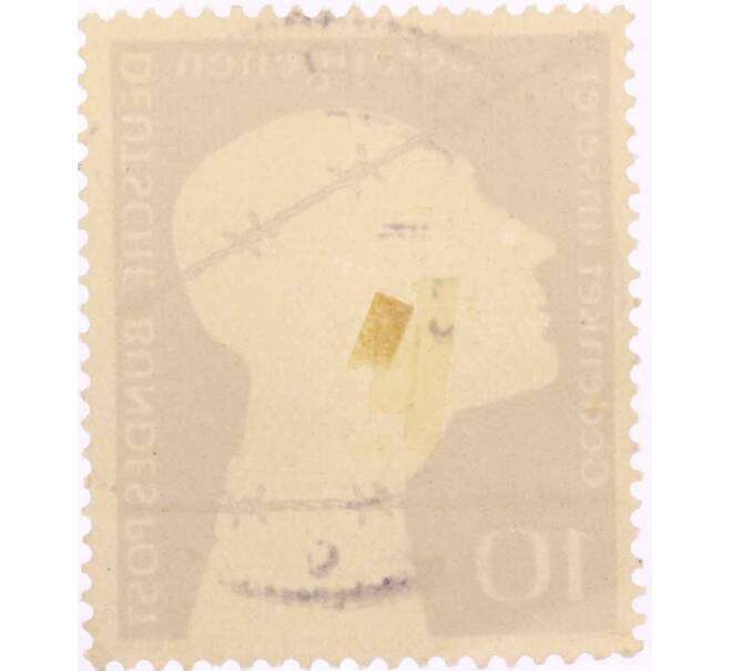 Почтовая марка 10 пфеннигов 1953 года Западная Германия (ФРГ) «Немецкие военнопленные — Заключенный за колючей проволокой» (Артикул: T11-26038) — Фото №2