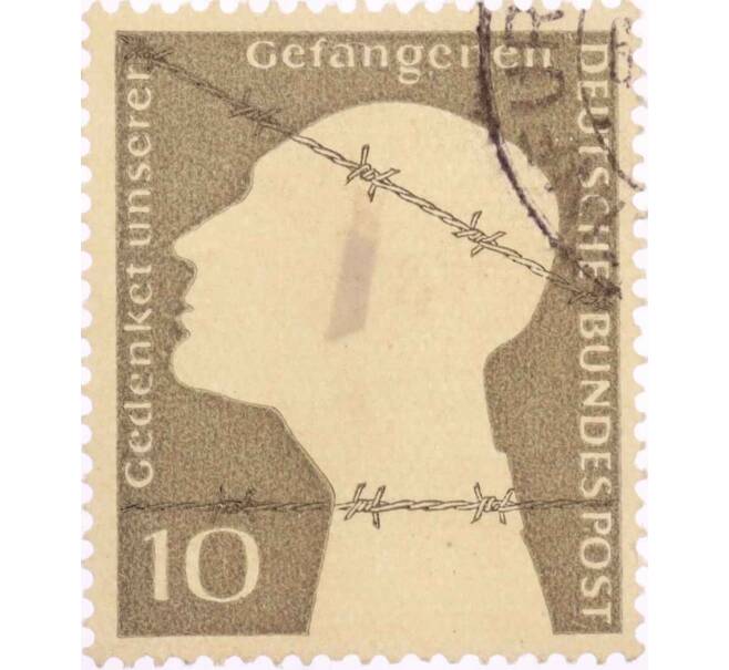 Почтовая марка 10 пфеннигов 1953 года Западная Германия (ФРГ) «Немецкие военнопленные — Заключенный за колючей проволокой» (Артикул: T11-26041) — Фото №1