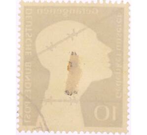 Почтовая марка 10 пфеннигов 1953 года Западная Германия (ФРГ) «Немецкие военнопленные — Заключенный за колючей проволокой» — Фото №2