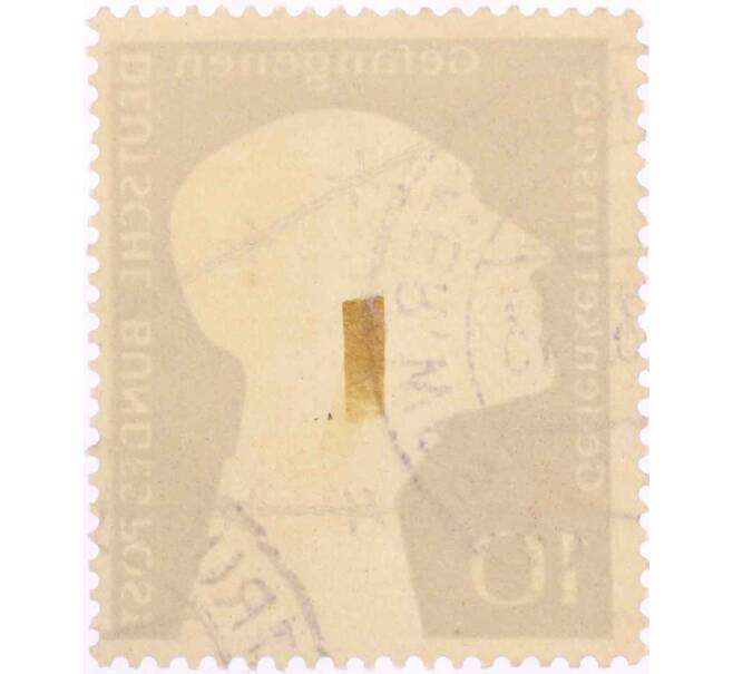 Почтовая марка 10 пфеннигов 1953 года Западная Германия (ФРГ) «Немецкие военнопленные — Заключенный за колючей проволокой» (Артикул: T11-26044) — Фото №2