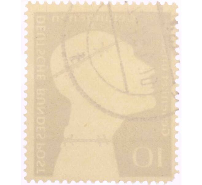 Почтовая марка 10 пфеннигов 1953 года Западная Германия (ФРГ) «Немецкие военнопленные — Заключенный за колючей проволокой» (Артикул: T11-26047) — Фото №2