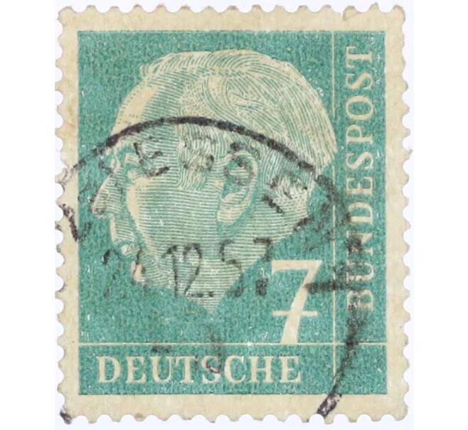 Почтовая марка 7 пфеннигов 1954 года Западная Германия (ФРГ) «Теодор Хойс» (Артикул: T11-26125) — Фото №1