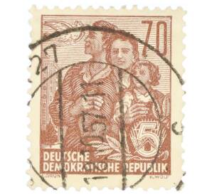 Почтовая марка 70 пфеннигов 1955 года Восточная Германия (ГДР) «Пятилетний план — Семья»