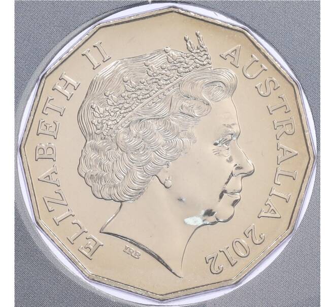 Монета 50 центов 2012 года Австралия «60 лет вступлению на престол Королевы Елизаветы II» (в конверте с марками) (Артикул: M2-91425) — Фото №2