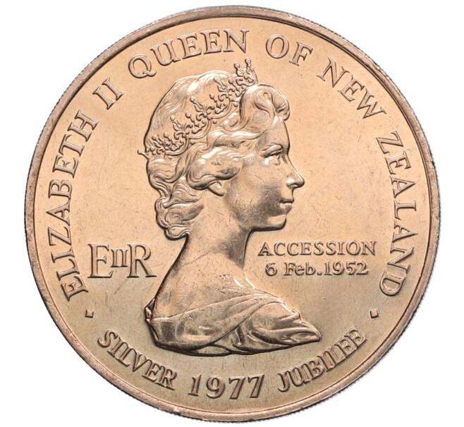 Монета 1 доллар 1977 года Новая Зеландия «25 лет правления Королевы Елизаветы II и День Вайтанги» (Артикул: K10-10829) — Фото №2