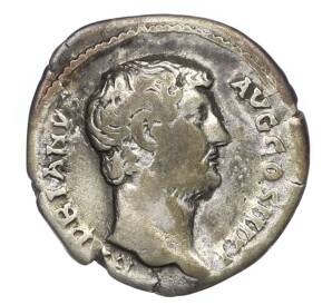 Денарий 136 года Римская Империя — Адриан — Фото №1