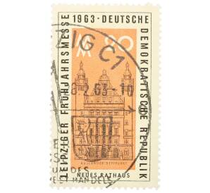 Почтовая марка 20 пфеннигов 1963 года Восточная Германия (ГДР) «Лейпцигская весенняя ярмарка 1963 года — Новая ратуша» — Фото №1