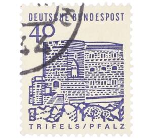 Почтовая марка 40 пфеннигов 1965 года Западная Германия (ФРГ) «Немецкие постройки XII века — Замок Трифельс в Пфальце»