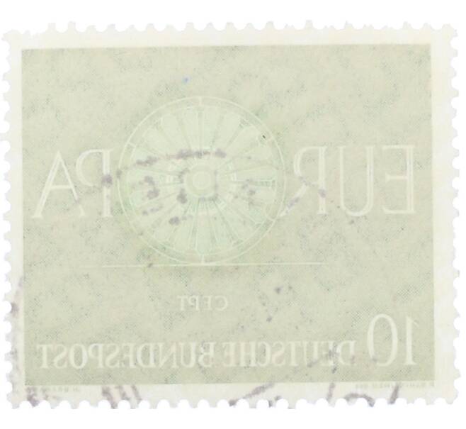 Почтовая марка 10 пфеннигов 1960 года Западная Германия (ФРГ) «Европейская конференция администраций почтовых служб и служб связи CEPT — Колесо» (Артикул: T11-35889) — Фото №2