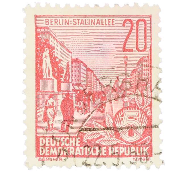Почтовая марка 20 пфеннигов 1955 года Восточная Германия (ГДР) «Пятилетний план — Проспект Сталина» (Артикул: T11-36000) — Фото №1