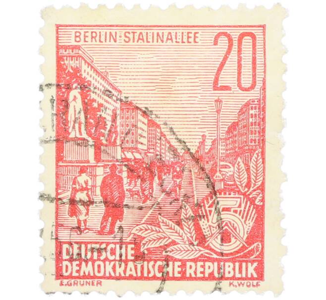 Почтовая марка 20 пфеннигов 1955 года Восточная Германия (ГДР) «Пятилетний план — Проспект Сталина» (Артикул: T11-36210) — Фото №1