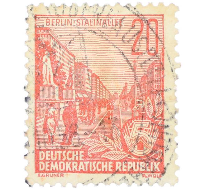 Почтовая марка 20 пфеннигов 1955 года Восточная Германия (ГДР) «Пятилетний план — Проспект Сталина» (Артикул: T11-36215) — Фото №1