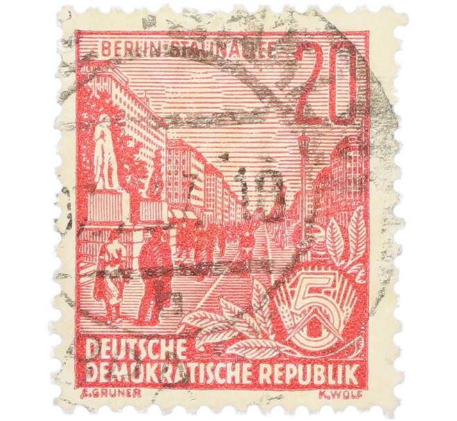 Почтовая марка 20 пфеннигов 1955 года Восточная Германия (ГДР) «Пятилетний план — Проспект Сталина» (Артикул: T11-36227) — Фото №1