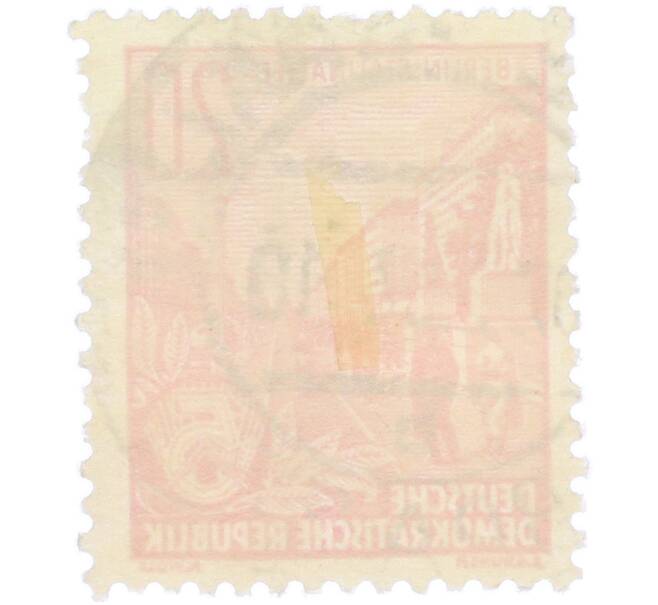 Почтовая марка 20 пфеннигов 1955 года Восточная Германия (ГДР) «Пятилетний план — Проспект Сталина» (Артикул: T11-36227) — Фото №2
