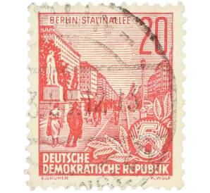 Почтовая марка 20 пфеннигов 1955 года Восточная Германия (ГДР) «Пятилетний план — Проспект Сталина» — Фото №1
