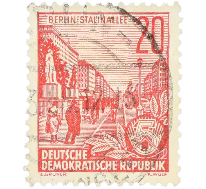 Почтовая марка 20 пфеннигов 1955 года Восточная Германия (ГДР) «Пятилетний план — Проспект Сталина» (Артикул: T11-36230) — Фото №1