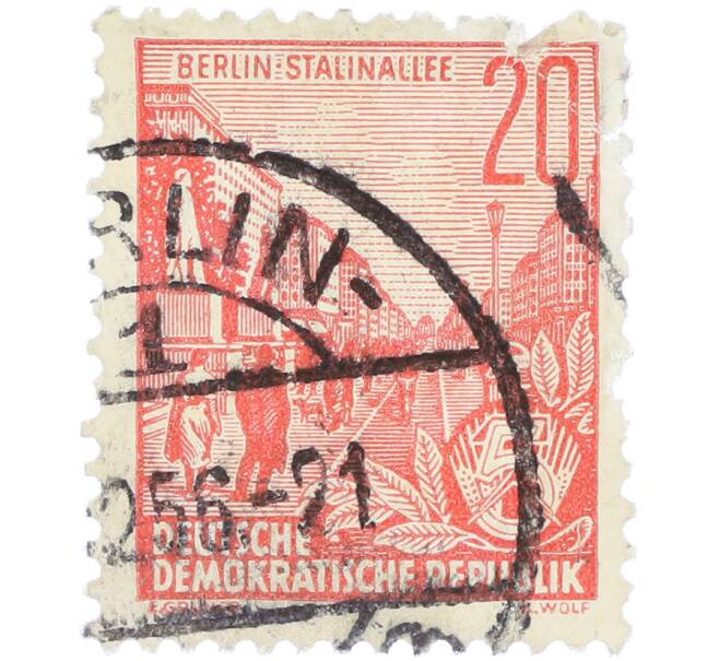 Почтовая марка 20 пфеннигов 1955 года Восточная Германия (ГДР) «Пятилетний план — Проспект Сталина» (Артикул: T11-36231) — Фото №1