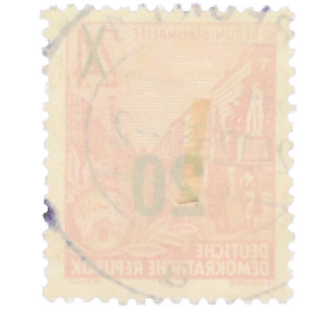 Почтовая марка 20 пфеннигов 1957 года Восточная Германия (ГДР) «Пятилетний план — Проспект Сталина» (Надпечатка на 24 пфеннигах 1953 года) (Артикул: T11-36232) — Фото №2