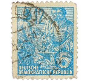 Почтовая марка 12 пфеннигов 1953 года Восточная Германия (ГДР) «Пятилетний план — Крестьянин и рабочий» — Фото №1
