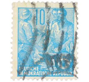 Почтовая марка 10 пфеннигов 1955 года Восточная Германия (ГДР) «Пятилетний план — Крестьянин и рабочий» — Фото №1