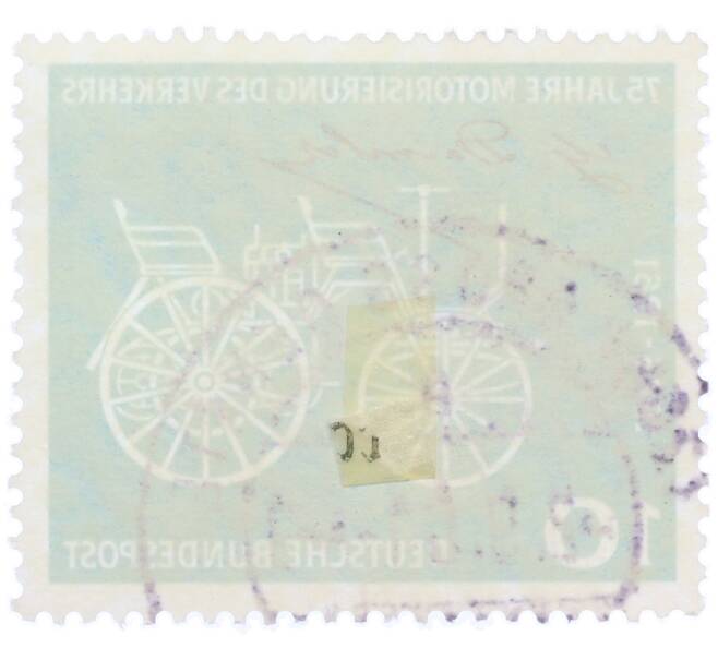 Почтовая марка 10 пфеннигов 1961 года Западная Германия (ФРГ) «75-летие моторизации транспорта» (Артикул: T11-36701) — Фото №2