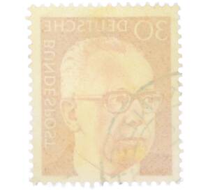 Почтовая марка 30 пфеннигов 1971 года Западная Германия (ФРГ) «Президент Густав Хайнеман» — Фото №2