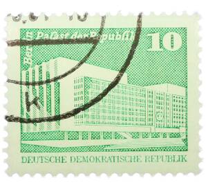 Почтовая марка 10 пфеннигов 1980 года Восточная Германия (ГДР) «Дворец Республики» — Фото №1
