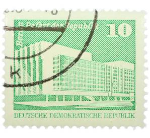 Почтовая марка 10 пфеннигов 1980 года Восточная Германия (ГДР) «Дворец Республики» — Фото №1