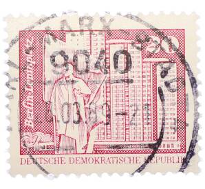 Почтовая марка 20 пфеннигов 1973 года Восточная Германия (ГДР) «Площадь Ленина в Берлине» — Фото №1