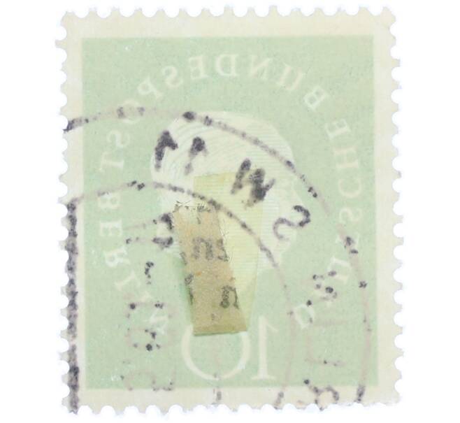 Почтовая марка 10 пфеннигов 1959 года Западная Германия (ФРГ) «Теодор Хойс» (Артикул: T11-37072) — Фото №2