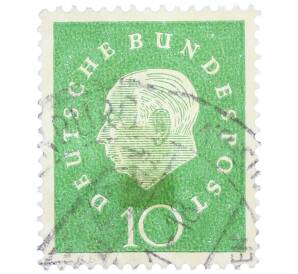 Почтовая марка 10 пфеннигов 1959 года Западная германия (ФРГ) «Теодор Хойс» — Фото №1