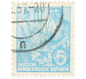 Почтовая марка 10 пфеннигов 1955 года Восточная Германия (ГДР) «Пятилетний план — Крестьянин и рабочий» — Фото №1