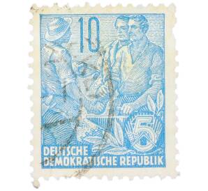 Почтовая марка 10 пфеннигов 1955 года Восточная Германия (ГДР) «Пятилетний план — Крестьянин и рабочий» — Фото №1