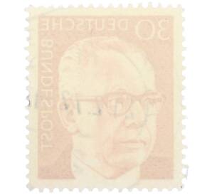 Почтовая марка 30 пфеннигов 1971 года Западная Германия (ФРГ) «Президент Густав Хайнеман» — Фото №2