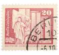 Почтовая марка 20 пфеннигов 1973 года Восточная Германия (ГДР) «Площадь Ленина в Берлине» (Артикул: T11-37413) — Фото №1