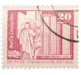 Почтовая марка 20 пфеннигов 1973 года Восточная Германия (ГДР) «Площадь Ленина в Берлине» (Артикул: T11-37420) — Фото №1