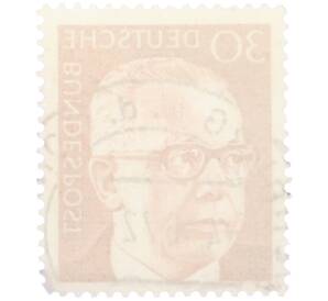 Почтовая марка 30 пфеннигов 1971 года Западная Германия (ФРГ) «Президент Густав Хайнеман» — Фото №2