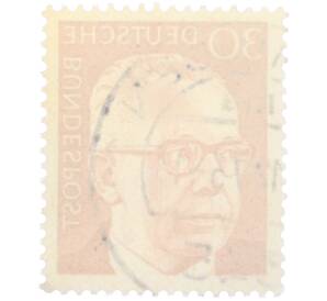 Почтовая марка 30 пфеннигов 1971 года Западная Германия (ФРГ) «Президент Густав Хайнеман» — Фото №2