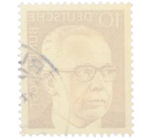 Почтовая марка 10 пфеннигов 1971 года Западная Германия (ФРГ) «Президент Густав Хайнеман» — Фото №2