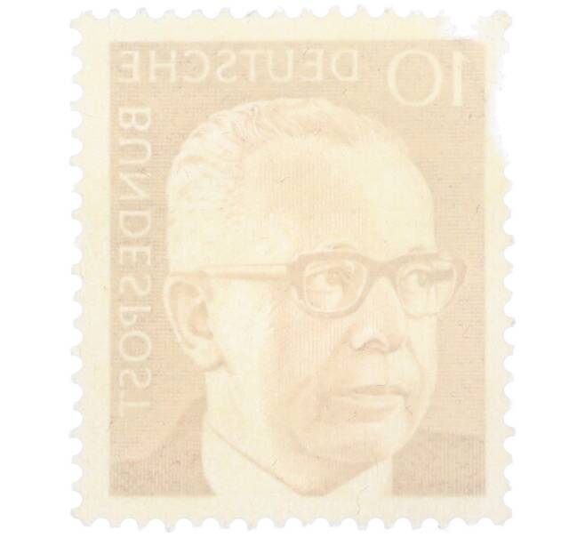 Почтовая марка 10 пфеннигов 1971 года Западная Германия (ФРГ) «Президент Густав Хайнеман» (Артикул: T11-39062) — Фото №2